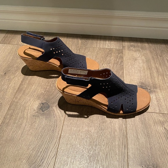 Rockport heels size 8 - Picture 4 of 5